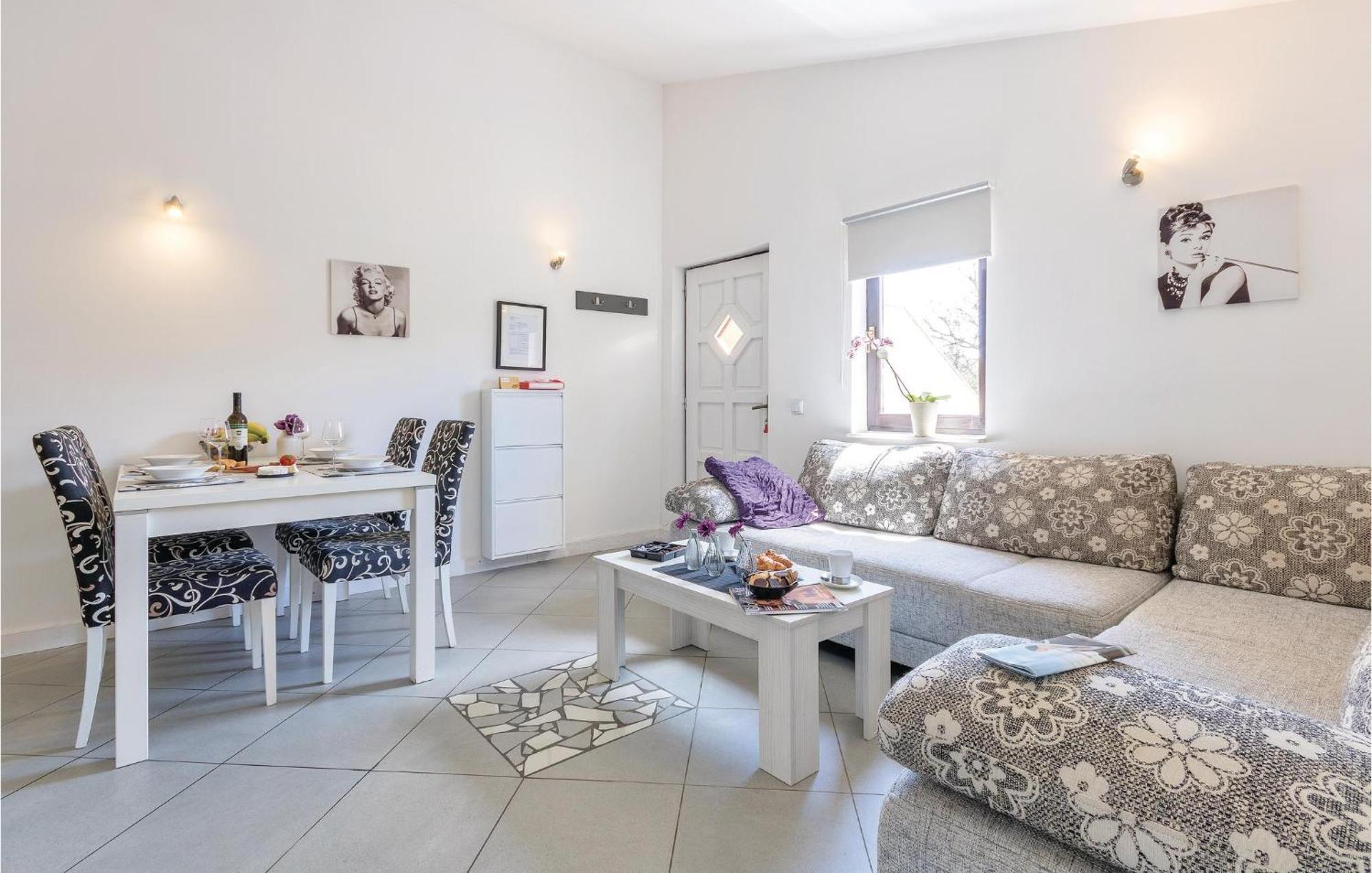 Amazing Apartment In Medulin With Wifi Extérieur photo